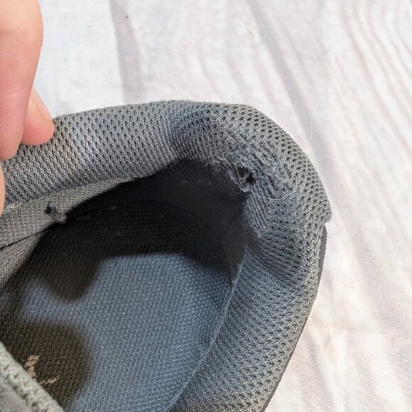 On Running Cloudventure Women's 8 Black Synthetic Waterproof Athletic Sneaker - Picture 5 of 10